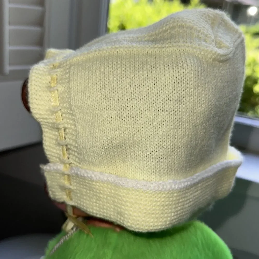 Vintage yellow knit baby bonnet/cap‎